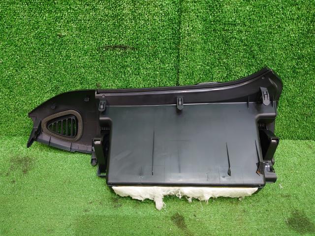 エスクァイア ノア ヴォクシー DBA-ZRR80G グローブBOX 55042-28080-C0 助手席側上部小物入れ_画像7
