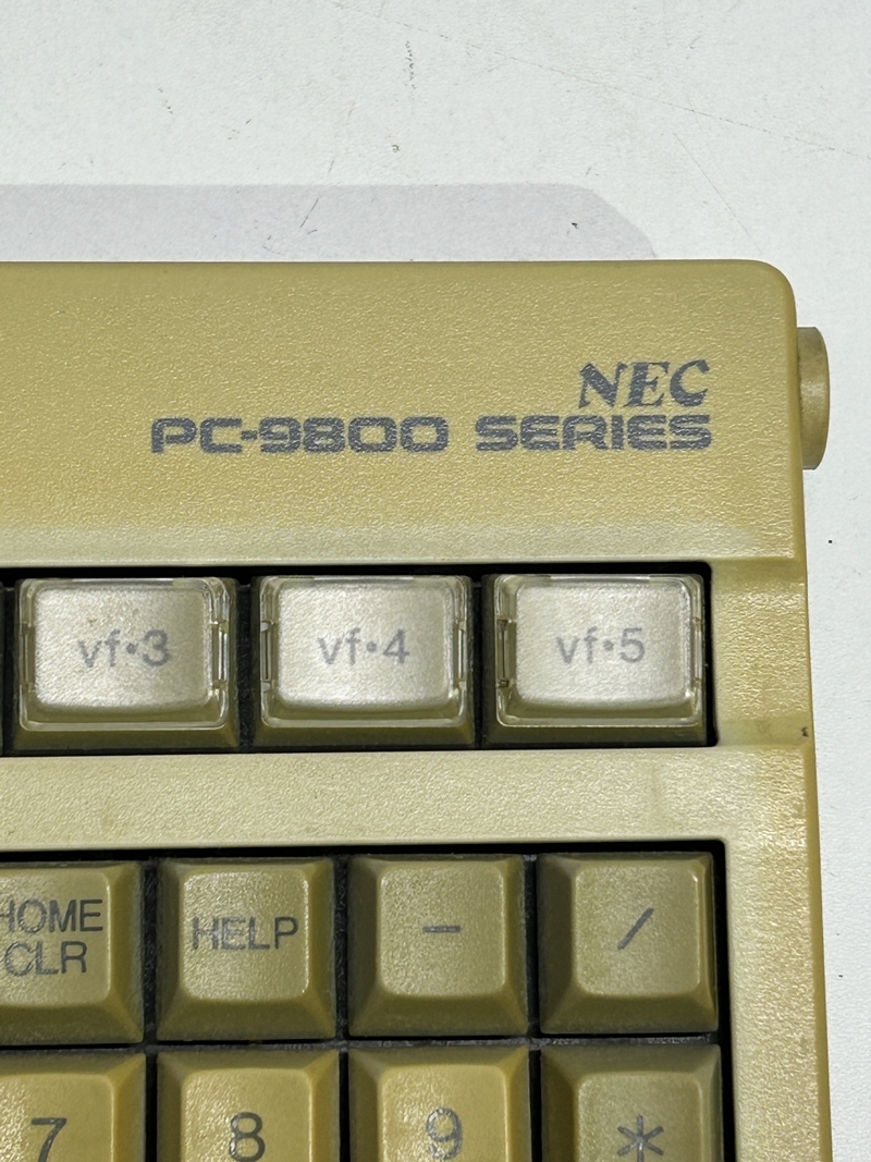 ● コレクター必見 NEC PC-9800 SERIES キーボード パソコン 周辺機器 ジャンク品 Zr683_画像4