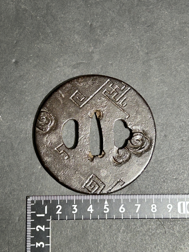 * collector стоит посмотреть магазин . гарда меча меч принадлежности доспехи меч . металлический гарда меча примерно 129g времена предмет антиквариат дерево коробка коллекция Zr874