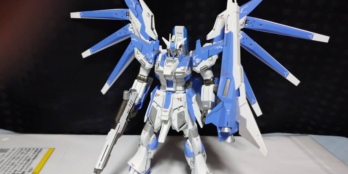 HGBF 1/144 Hi-νガンダムヴレイブ 完成品 ガンプラ ハイニューガンダム_画像2