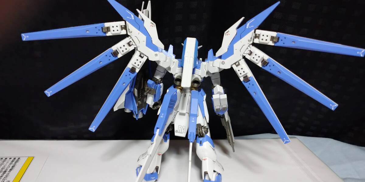 HGBF 1/144 Hi-νガンダムヴレイブ 完成品 ガンプラ ハイニューガンダム_画像3