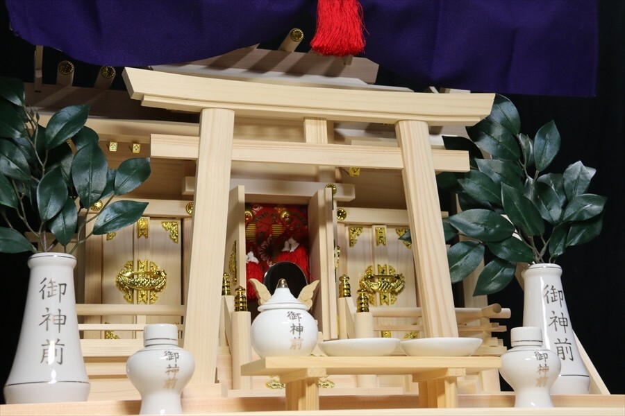 三社■屋根違い 東濃ひのき 神棚セット■最高級神具 神幕 鳥居付き_画像2