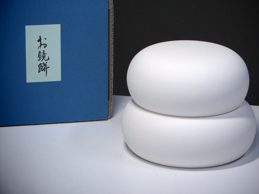 陶器製 きがいい鏡餅 特大サイズ 数量限定 特価 サイズ約 上　高さ11cm×幅Φ23cm　下　高さ10.5cm×幅Φ27cm_画像1