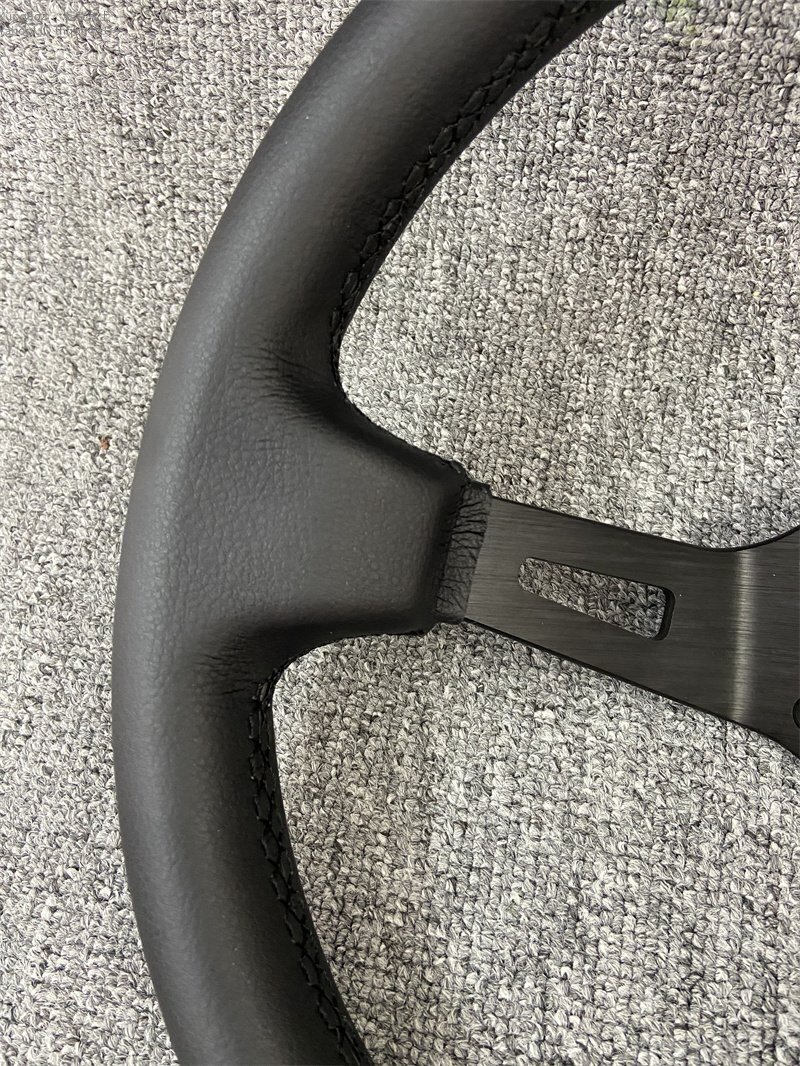 新品MOMO 13インチ レザー レーシングステアリングホイール red 320CM 汎用 ステアリング、ハンドル本体_画像4