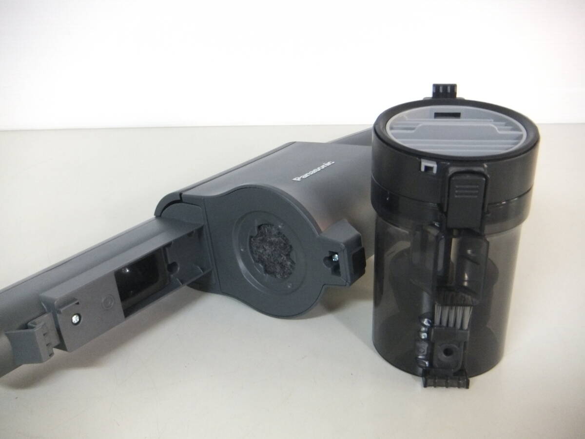展示品★Panasonic パナソニック★サイクロン式 コードレススティッククリーナー MC-SB54K からまないブラシ 軽量 パワフル スタンド_画像5