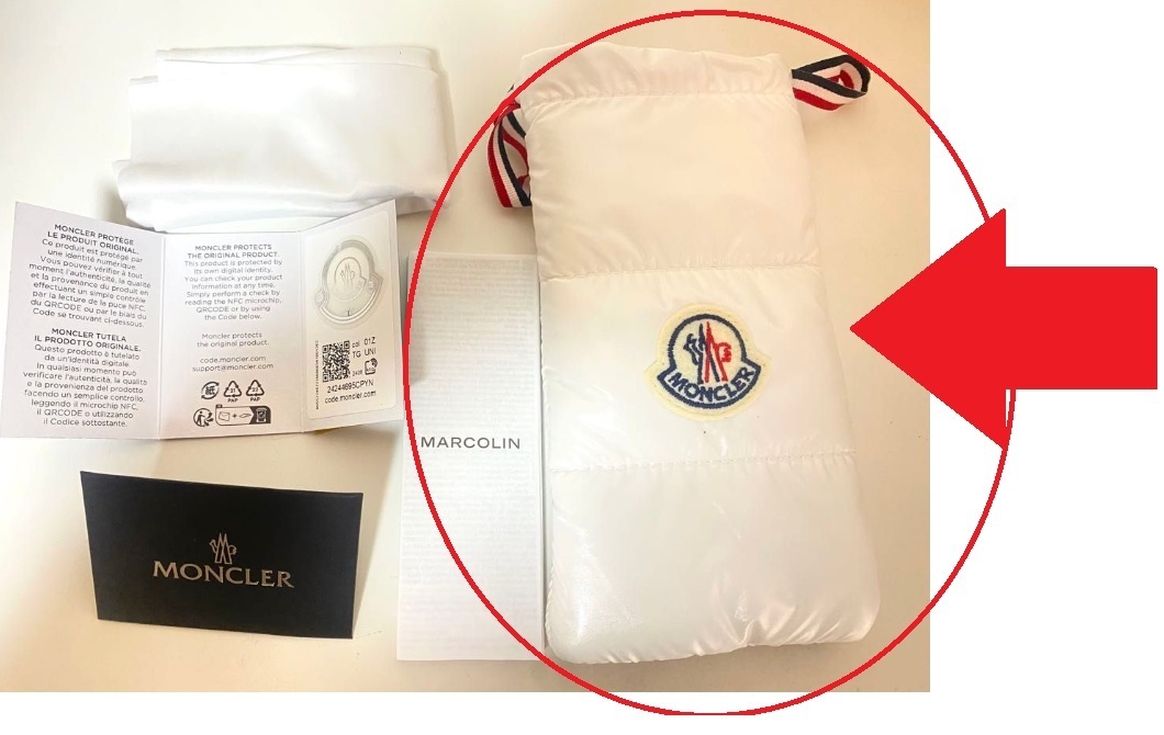 新品 モンクレール MONCLER 中綿入り ポーチ 特大ダウン調ケース　巾着型　ワッペン　ロゴ入り６_画像5