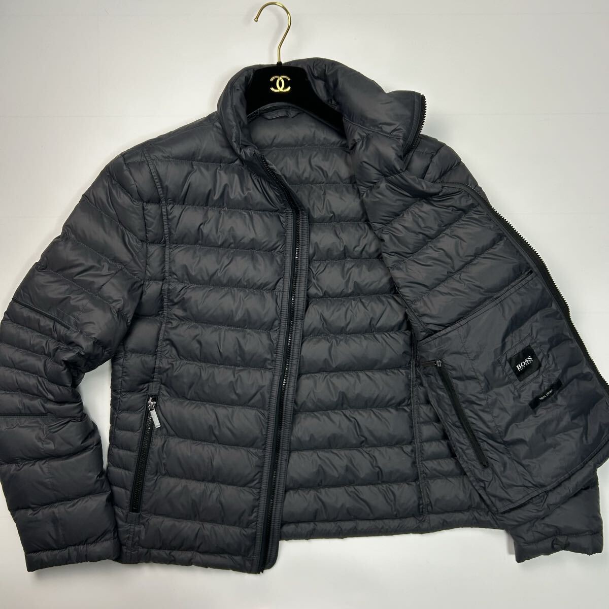 美品★ XLサイズ HUGO BOSS ヒューゴボス ダウンジャケット ブラック 高品質 アウター 黒 上着 最高級 極暖 メンズ_画像1