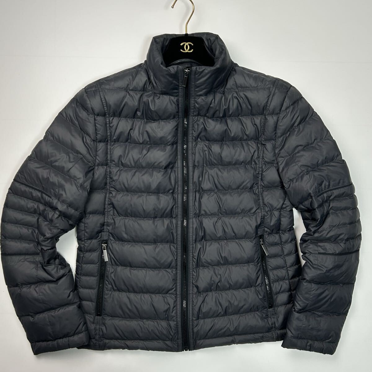 美品★ XLサイズ HUGO BOSS ヒューゴボス ダウンジャケット ブラック 高品質 アウター 黒 上着 最高級 極暖 メンズ_画像2