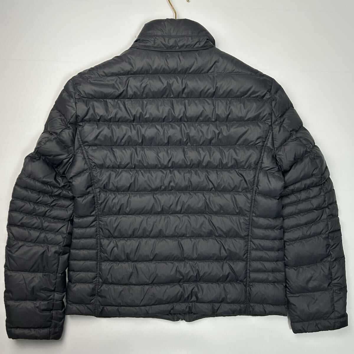 美品★ XLサイズ HUGO BOSS ヒューゴボス ダウンジャケット ブラック 高品質 アウター 黒 上着 最高級 極暖 メンズ_画像3