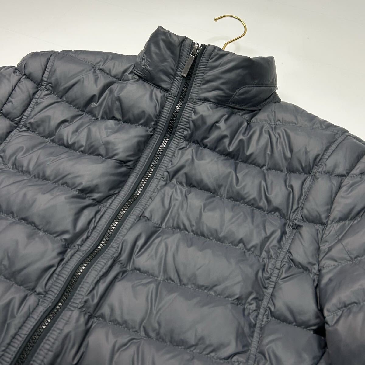 美品★ XLサイズ HUGO BOSS ヒューゴボス ダウンジャケット ブラック 高品質 アウター 黒 上着 最高級 極暖 メンズ_画像5