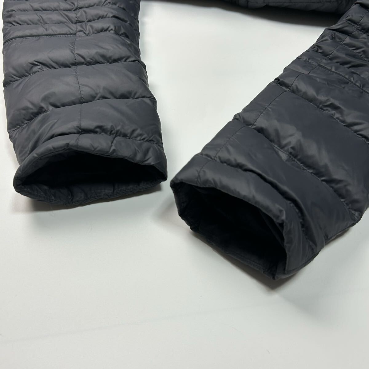 美品★ XLサイズ HUGO BOSS ヒューゴボス ダウンジャケット ブラック 高品質 アウター 黒 上着 最高級 極暖 メンズ_画像7