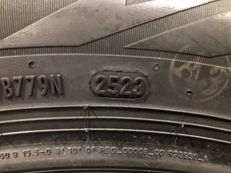 2023年 バリ山 8.5-9分山(PW7K078M) 235/45R18 98H PIRELLI ICE ZERO ASIMMETRICO 4本 スタッドレス 送料無料 レクサス カムリ マークX_画像3