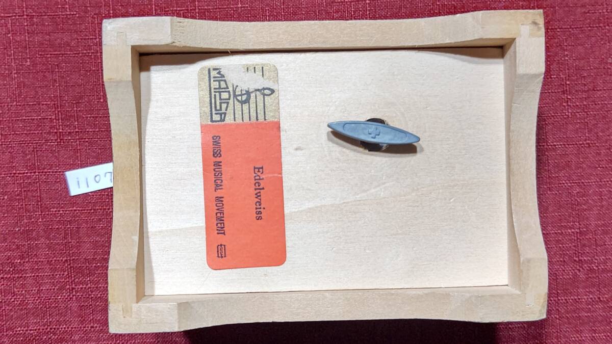 1107-1 スイス製 伝統工芸品 SWISS MUSICAL MOVEMENT オルゴール MAPSA 10.8×7.7×6㎝ 曲目:エーデルワイス 動作確認_画像3