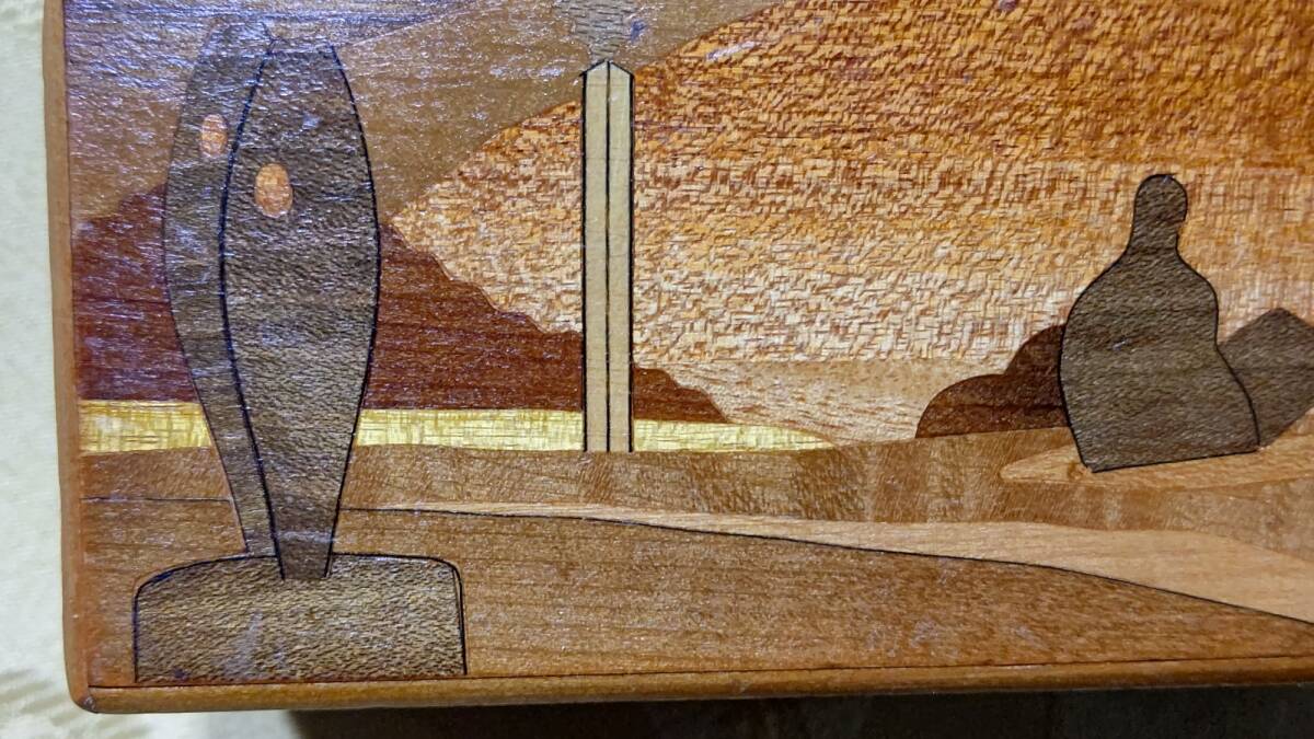 1122-7 昭和レトロ 伝統工芸品 箱根寄木細工 4回秘密箱（12×8×5.4㎝）開け方つき 上面図柄：箱根彫刻の森奥の富士山に大文字_画像4