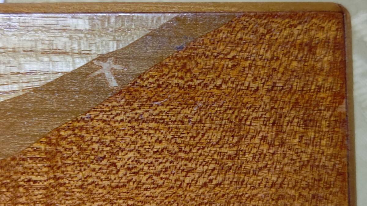 1122-7 昭和レトロ 伝統工芸品 箱根寄木細工 4回秘密箱（12×8×5.4㎝）開け方つき 上面図柄：箱根彫刻の森奥の富士山に大文字_画像3