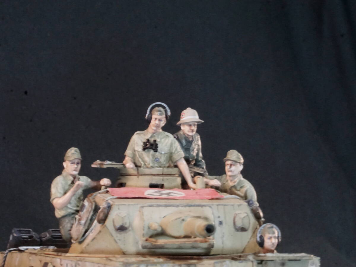 タミヤ 1/35 ドイツ IV号戦車D型プラモデル(35096)塗装済完成品 人形5体を追加 アフリカ軍団_画像5