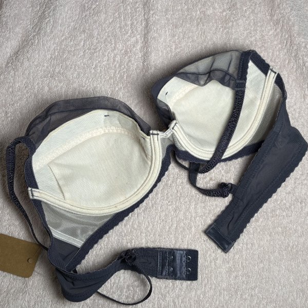 C75サイズ Aveuje アヴージェ ワコール 新品 グレー 刺繍 ティーンズブラ ジュニアブラ_画像2