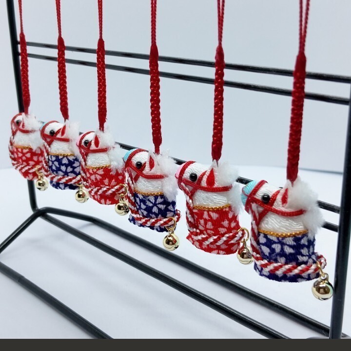 ハンドメイド　ちりめん細工　「うまくいく！！」　２０２６年干支午　立体馬　台紙付き袋入り　根付け/ストラップ　１個馬着：赤　お正月_画像6