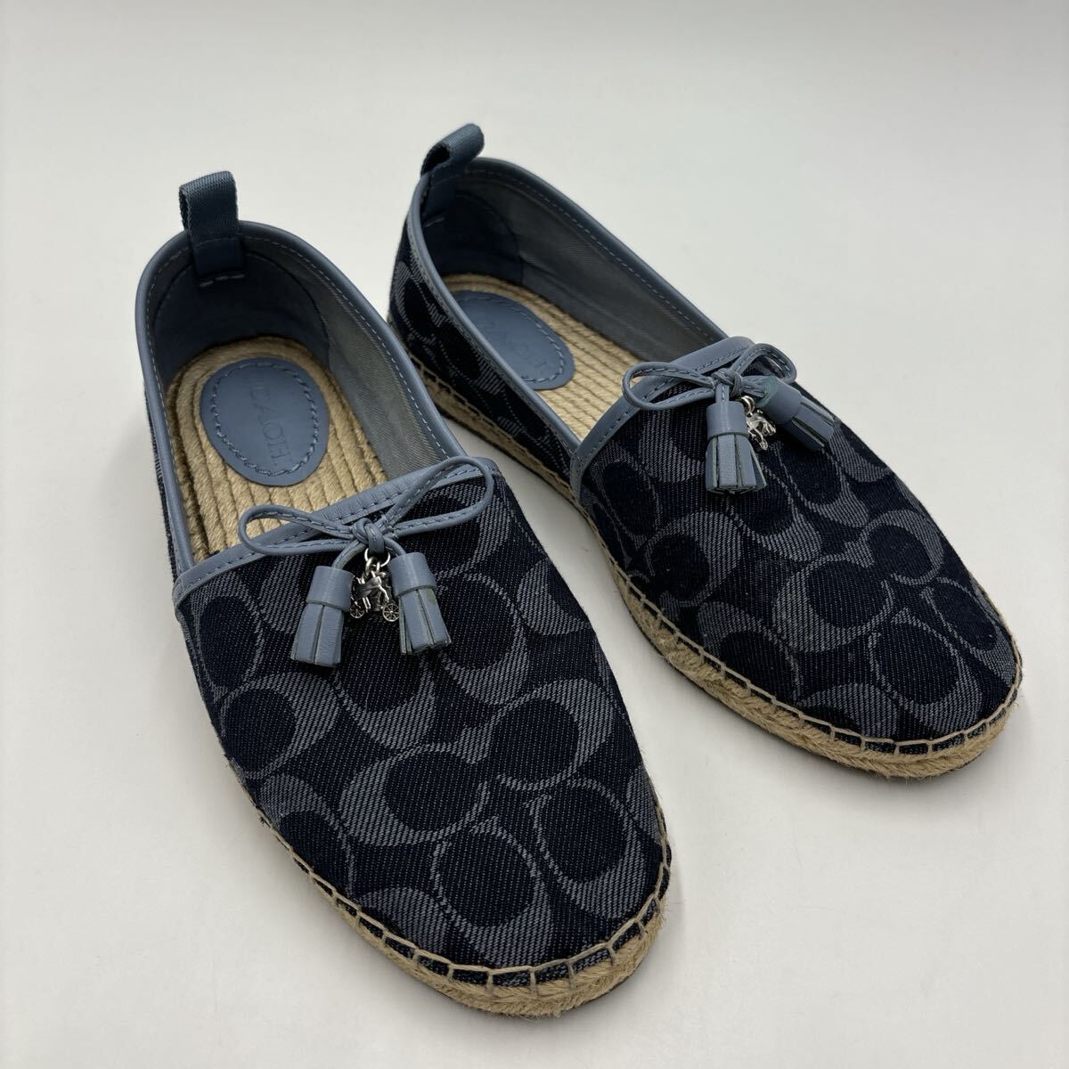 ＊ 箱付き '名作 人気デザイン' COACH コーチ 総柄 シグネチャー / デニム調 エスパドリーユ スリッポン 24.5cm レディース シューズ _画像3