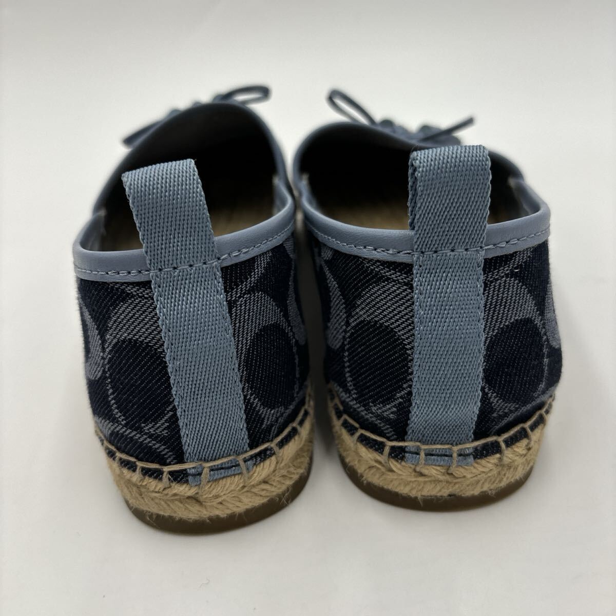 ＊ 箱付き '名作 人気デザイン' COACH コーチ 総柄 シグネチャー / デニム調 エスパドリーユ スリッポン 24.5cm レディース シューズ _画像6