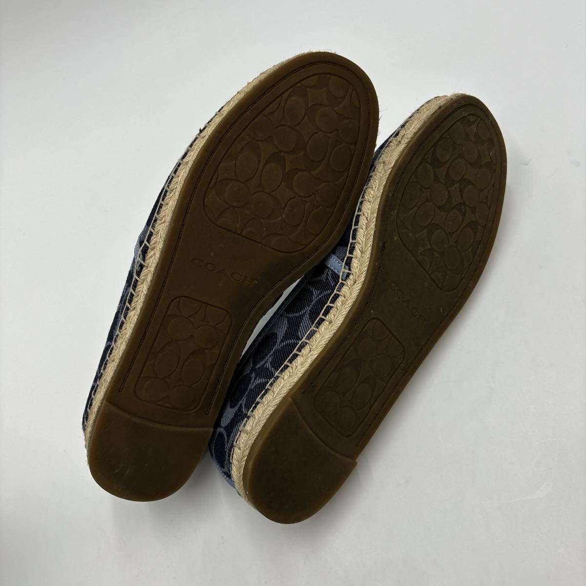 ＊ 箱付き '名作 人気デザイン' COACH コーチ 総柄 シグネチャー / デニム調 エスパドリーユ スリッポン 24.5cm レディース シューズ _画像7