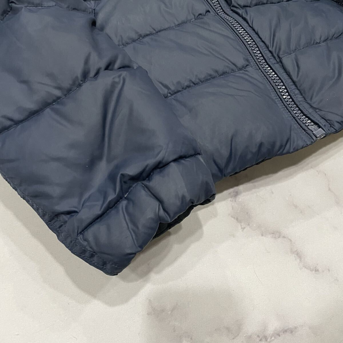 AJ ○ に'保温性抜群' TOMMY HILFIGER トミーヒルフィガー ジップアップ 中綿 ダウンジャケット フーディ M メンズ アウター ネイビー_画像4