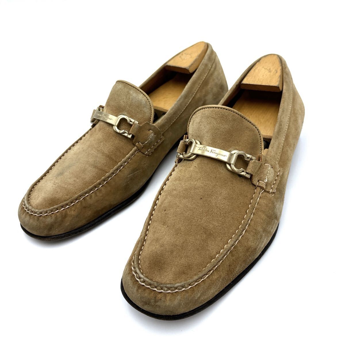 V ＊ イタリア製 '高級感溢れる' Salvatore Ferragamo サルヴァトーレフェラガモ 本革 ガンチーニ ローファー 革靴 8.5EE 26.5cm メンズ_画像1