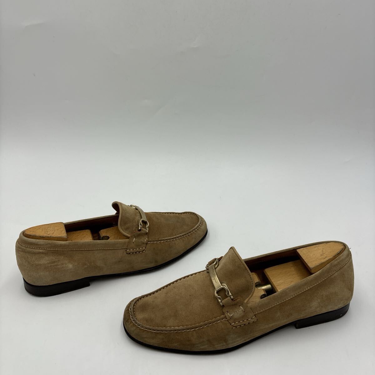 V ＊ イタリア製 '高級感溢れる' Salvatore Ferragamo サルヴァトーレフェラガモ 本革 ガンチーニ ローファー 革靴 8.5EE 26.5cm メンズ_画像3