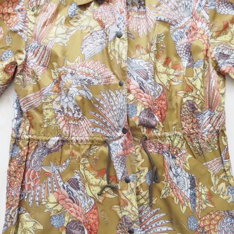 M10 Salvatore Ferragamo Salvatore Ferragamo птица / цветочный принт общий рисунок полиэстер с капюшоном . жакет пальто M коричневый 