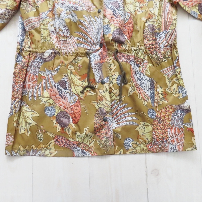 M10 Salvatore Ferragamo Salvatore Ferragamo птица / цветочный принт общий рисунок полиэстер с капюшоном . жакет пальто M коричневый 