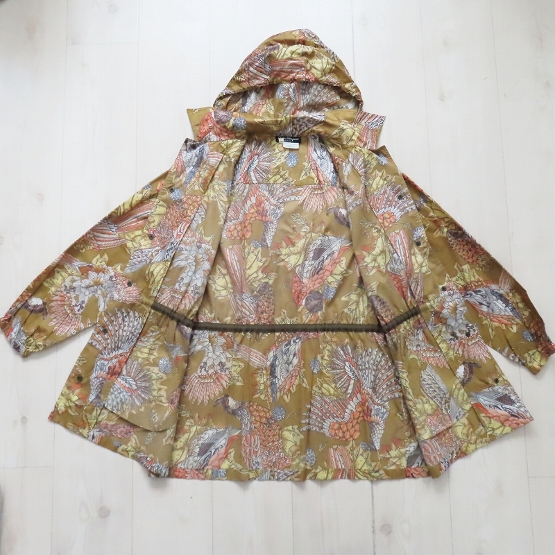 M10 Salvatore Ferragamo Salvatore Ferragamo птица / цветочный принт общий рисунок полиэстер с капюшоном . жакет пальто M коричневый 
