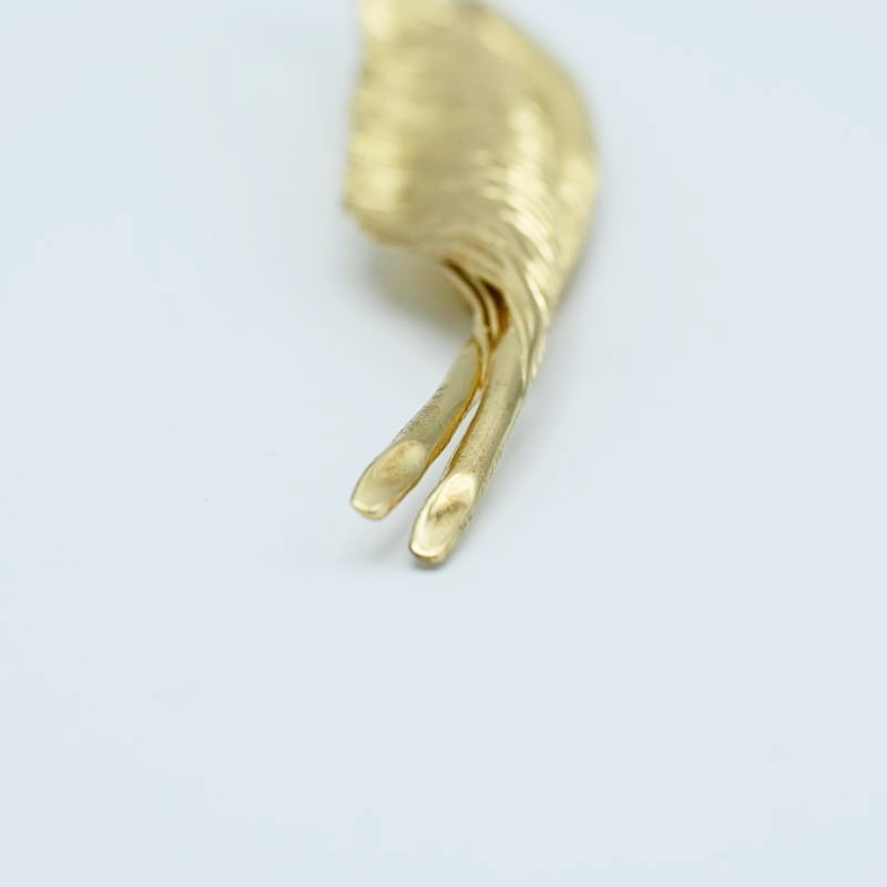 M04-k010 прекрасный товар Christian Dior Christian Dior leaf узор GP брошь Gold 