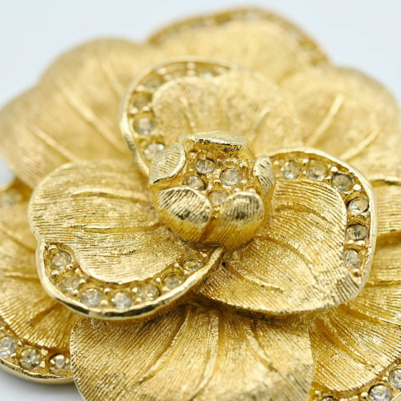 S06-k099 Christian Dior Christian Dior цветок стразы GP брошь Gold 