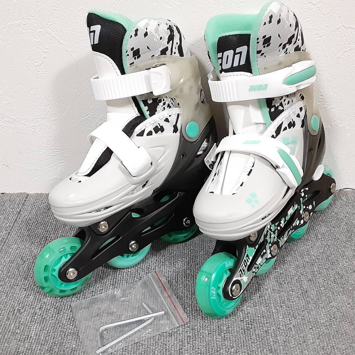 ローラースケート Yvolutionネオンインラインスケート 調整可能な照明スケート子供のための初心者ローラースケート 新品 未使用_画像6