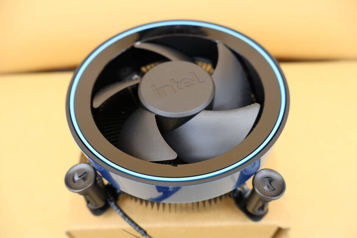 Y285#全国配送600円 動作確認済み CoreUltra 265 LGA1851 対応 Laminar 用 Intel N38426-001 CPUクーラーファン CPU無し 未使用在庫品_画像5