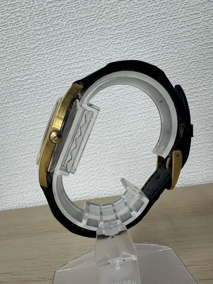 稼働品 UNIVERSAL GENEVE ユニバーサルジュネーブ 腕時計 GILT SHADOW ギルトシャドウ 566105 スクエア ゴールド 機械式 自動巻き 【1122A1_画像5