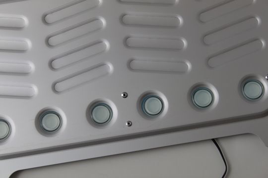 ブルーEL ヒールパッド フロアマット用 アルミ ヒールパッド おしゃれに光る シルバー ブルー 汎用 フットプレート 全2色 滑り止 プレート_画像6