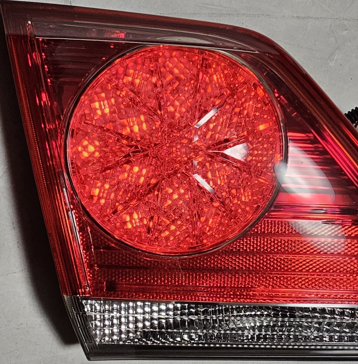 トヨタ クラウン・GRS200 純正 後期 アスリート フィニッシャーランプ ASSY 左 LED 30-373 新品交換歴有 2012年車 200系 品番:81591-30413_画像2