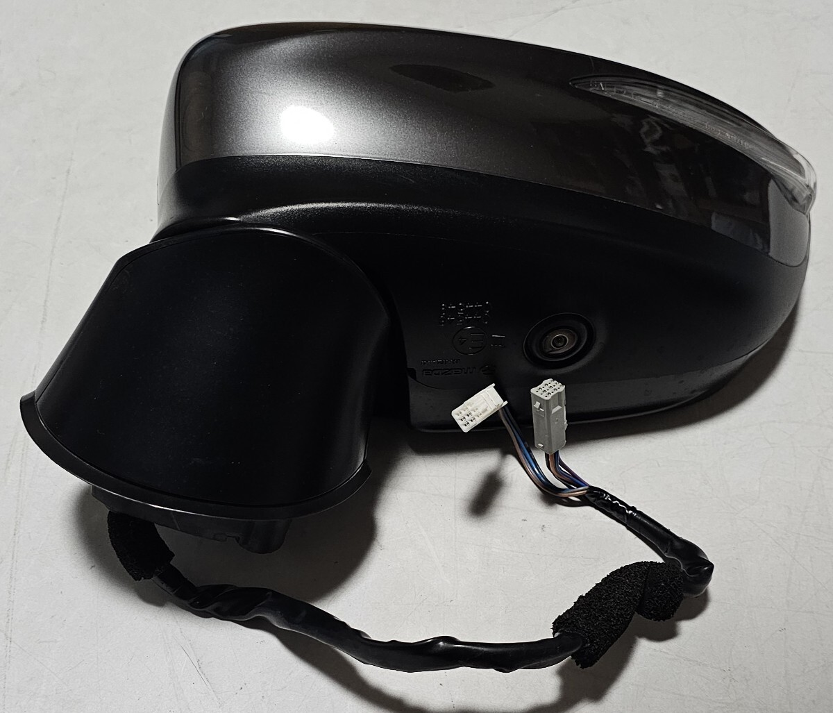 マツダ CX-3・DK8FW 純正 ドアミラー/サイドミラー 左 [46G・グレー] ターンシグナル・カメラ付 カプラー・8P/4P ブルーレンズ 良品 2020年_画像2