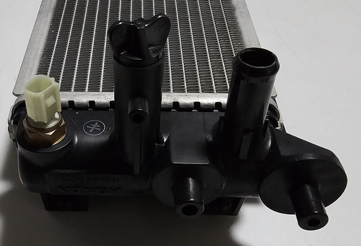 ホンダ フィットeHEV・GR3 純正 ラジエーター・インバーター用ラジエーター・ダブルファン・コンデンサー セット 2024年 良品 GR4/GR6/GR8_画像9