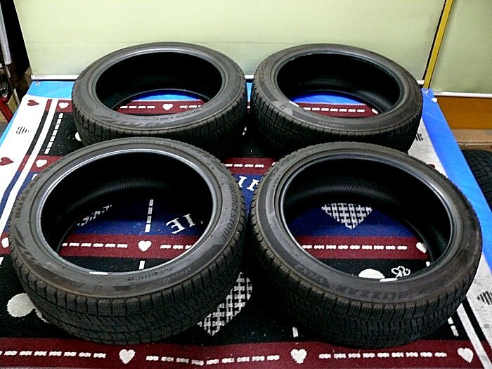 ブリヂストンのスタッドレスタイヤ☆ブリザック VRX-2 225/45R18 シリアル4219☆中古4本セット_画像1