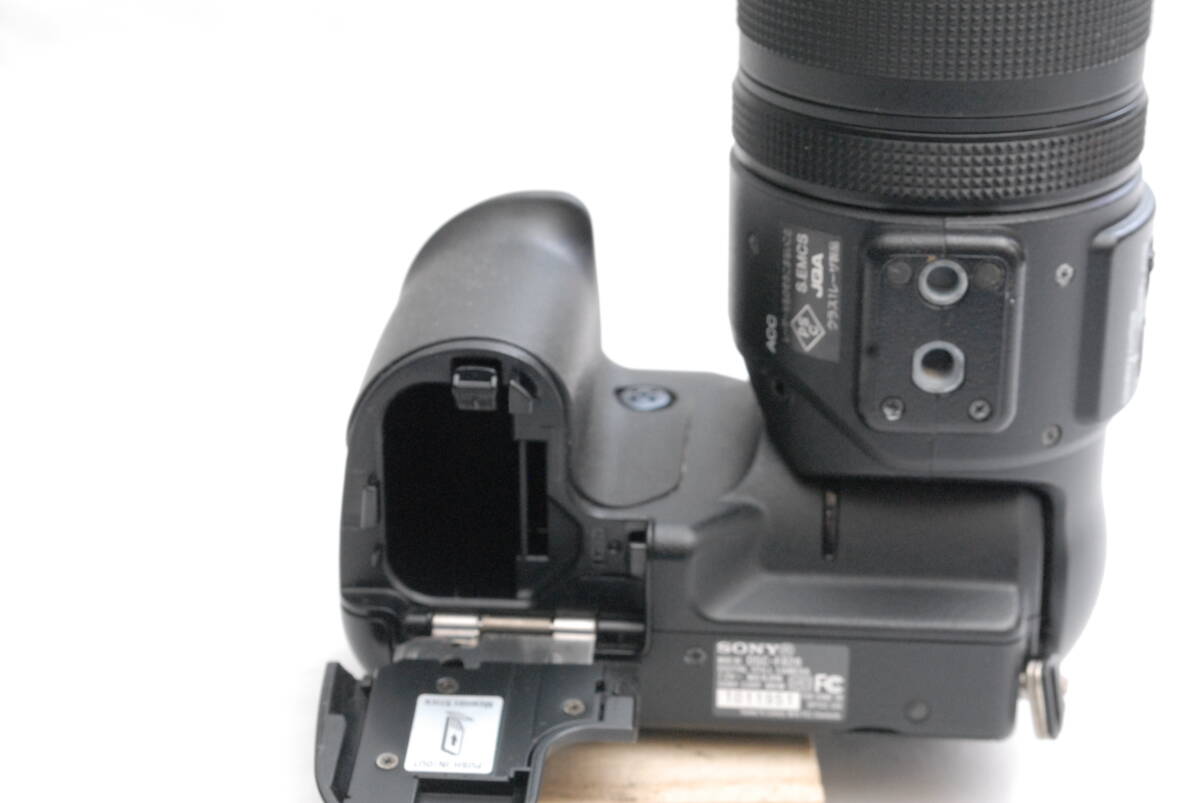 SONY CyberShot DSC-F828 (訳アリ品） 11-25-01_画像4