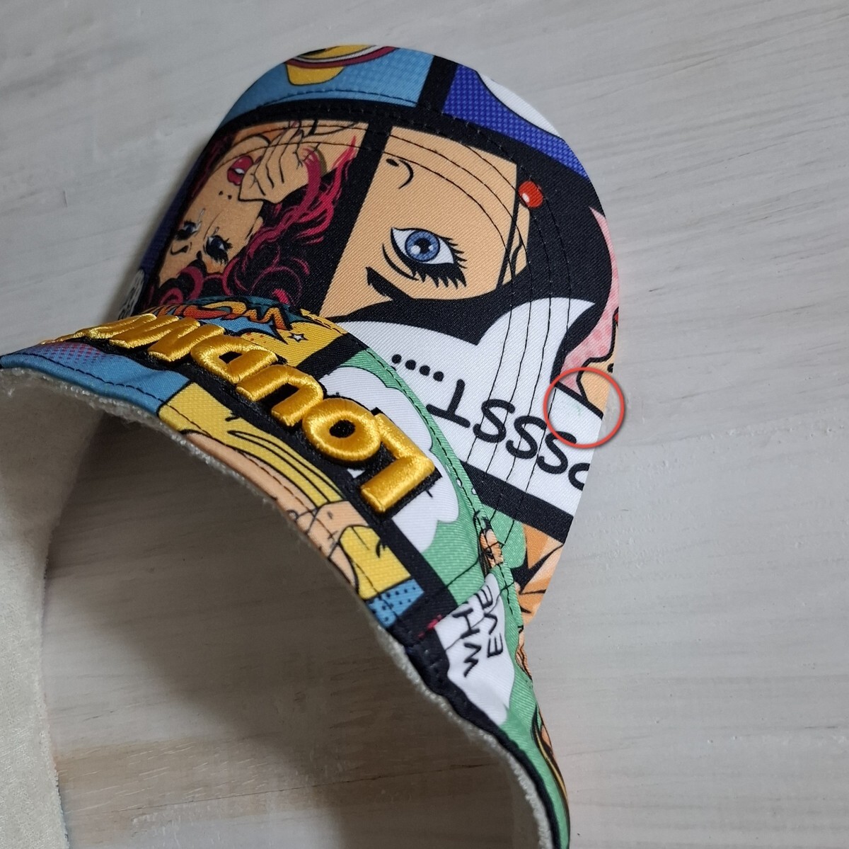 【中古】【美品】LOUDMOUTH ラウドマウス サンバイザー マルチカラー 総柄 アメコミ風 男女兼用 フリーサイズ ゴルフウェア バイザー 帽子_画像7