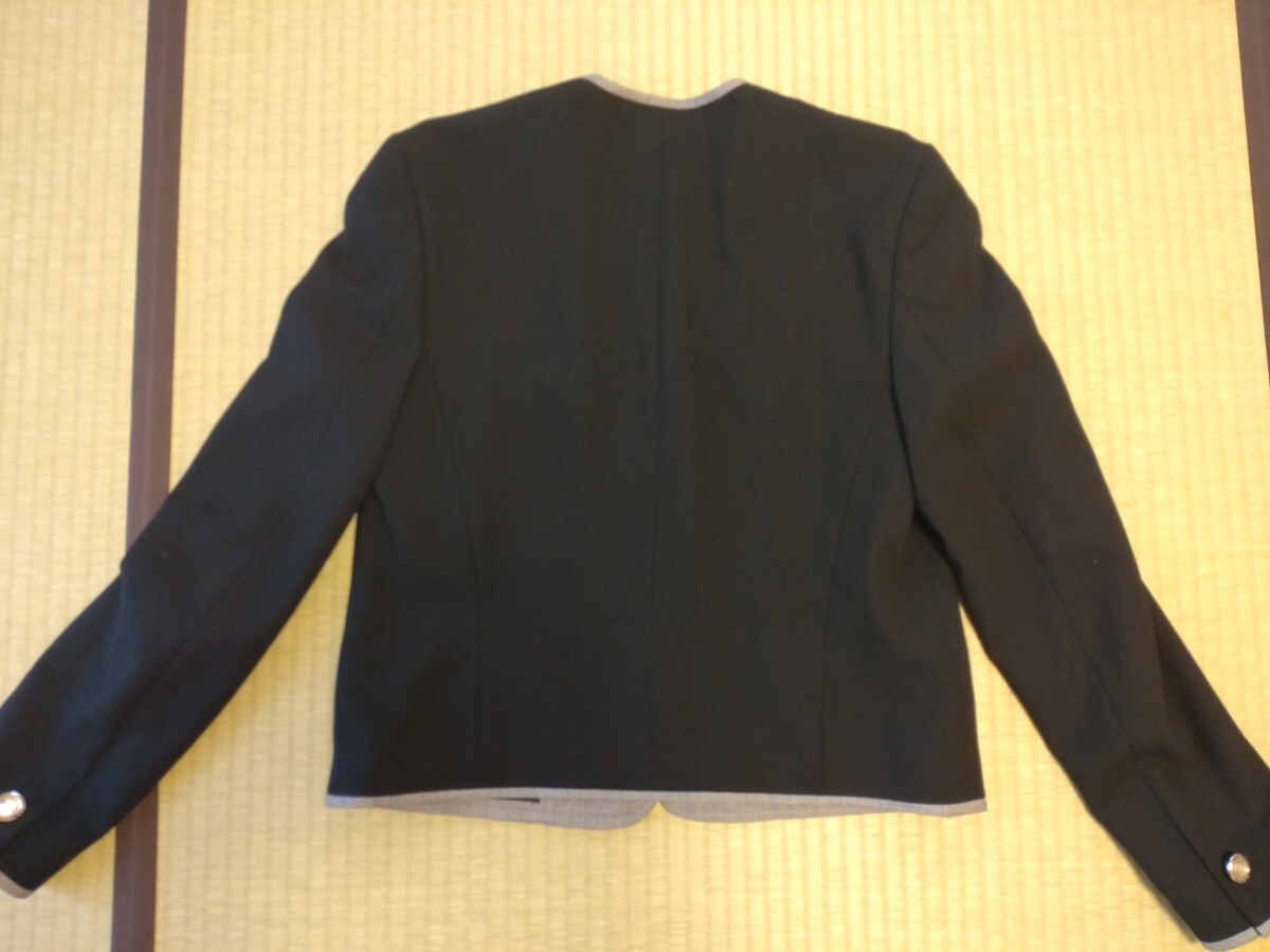 エスカーダ　ESCADA　パイピングジャケット　黒地にグレーのパイピング_画像4