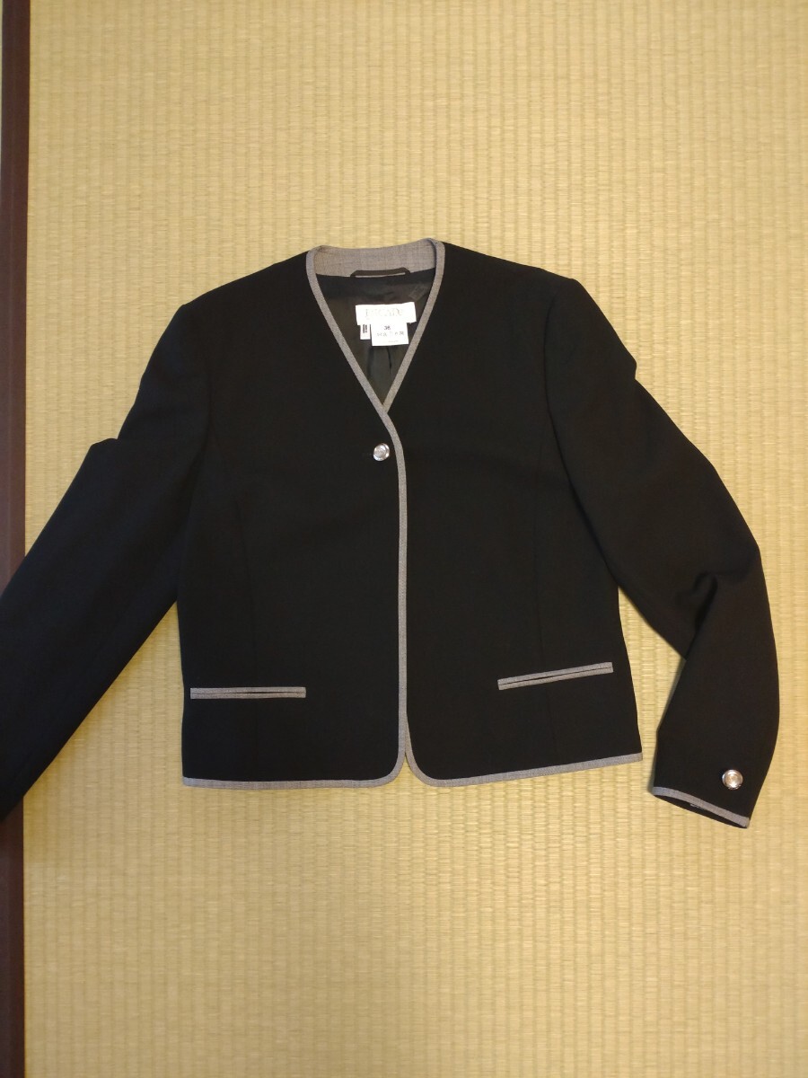 エスカーダ　ESCADA　パイピングジャケット　黒地にグレーのパイピング_画像1