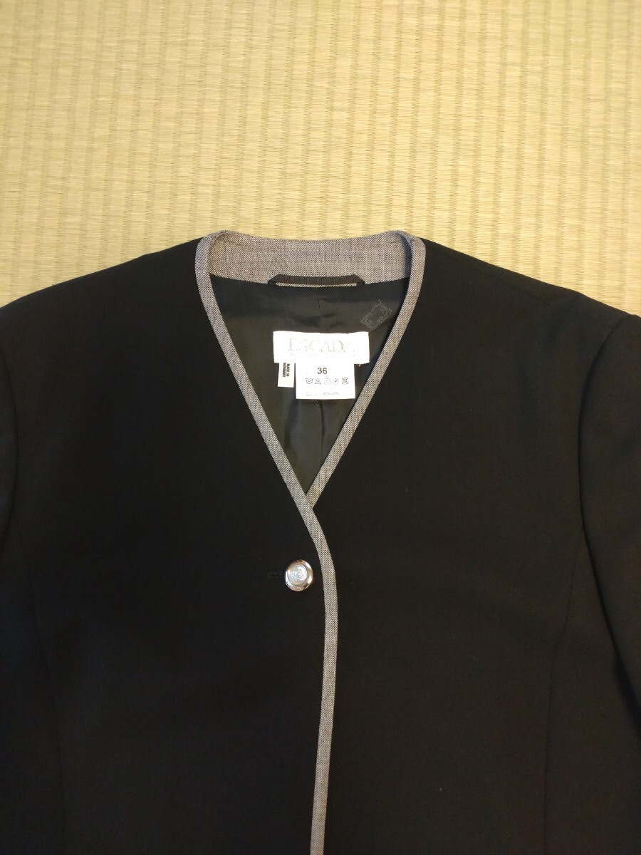 エスカーダ　ESCADA　パイピングジャケット　黒地にグレーのパイピング_画像2