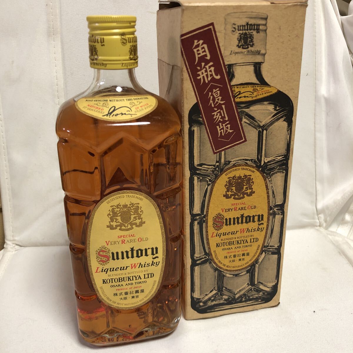 古酒未開栓　希少　サントリー SUNTORY 復刻版KOTOBUKIYA LTD壽屋　 角瓶 ウイスキー700ml43度VERY RARE OLD WHISKY _画像1