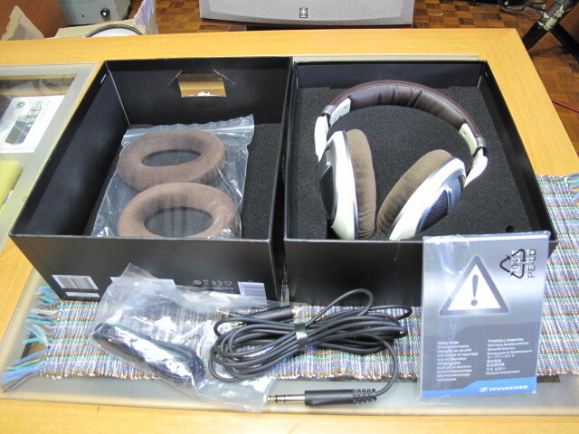 【美品】SENNHEISER ゼンハイザー HD599+交換用イヤーパッド 付_画像2