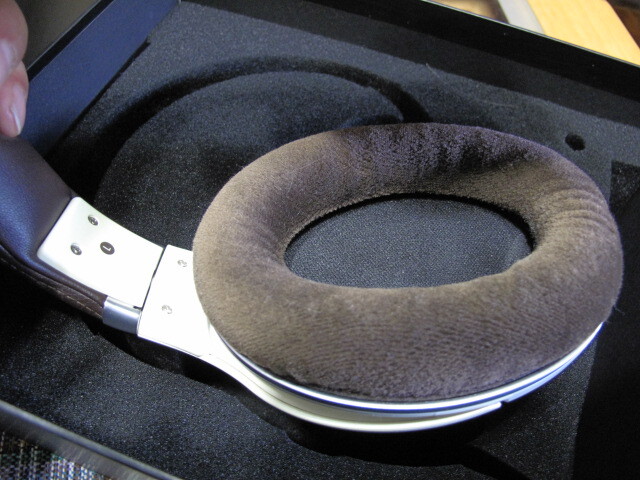 【美品】SENNHEISER ゼンハイザー HD599+交換用イヤーパッド 付_画像3