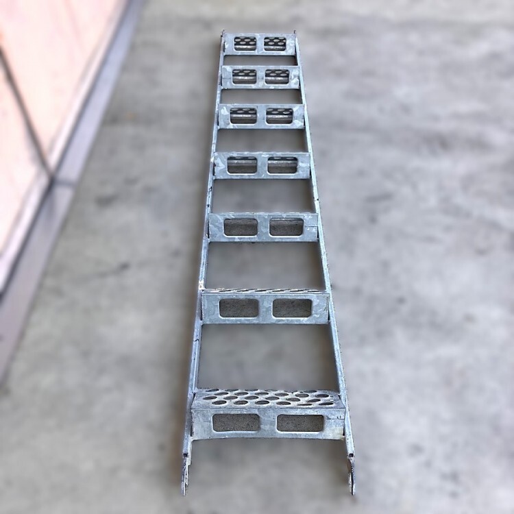 信和Aタイプ 鋼製階段 くさび式足場部材_画像4